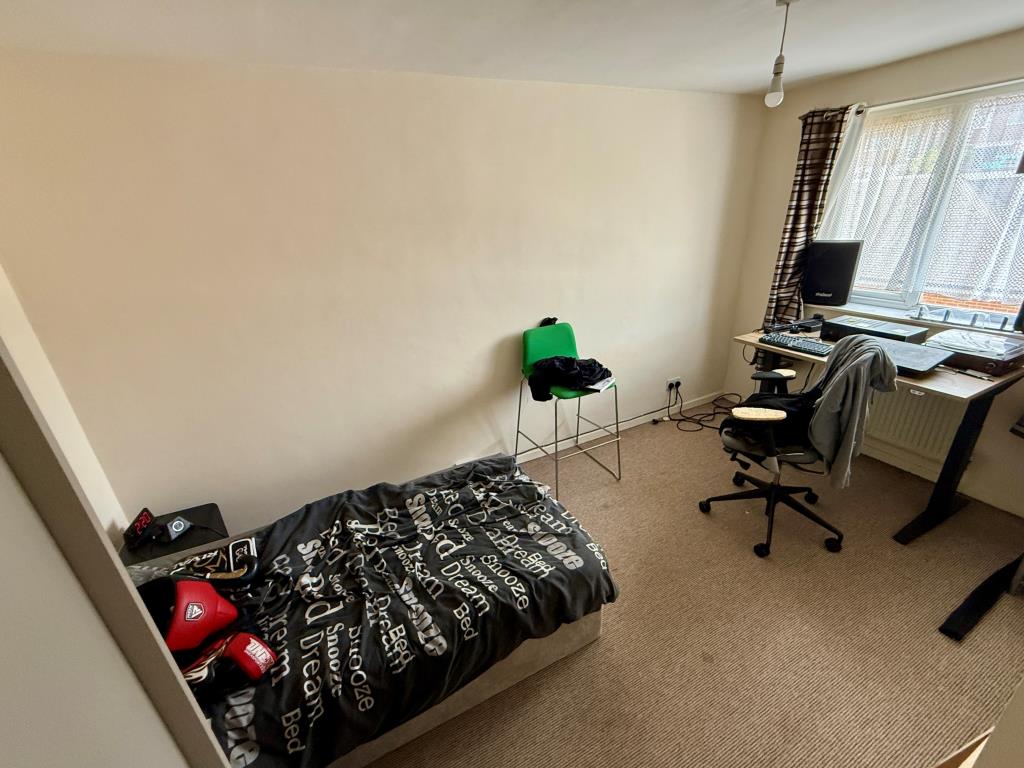 Lot: 36 - FREEHOLD MIXED USE BLOCK FOR INVESTMENT WITH DEVELOPMENT POTENTIAL - 74 Holland Road bedroom two